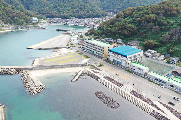 山形県立加茂水産高等学校の写真