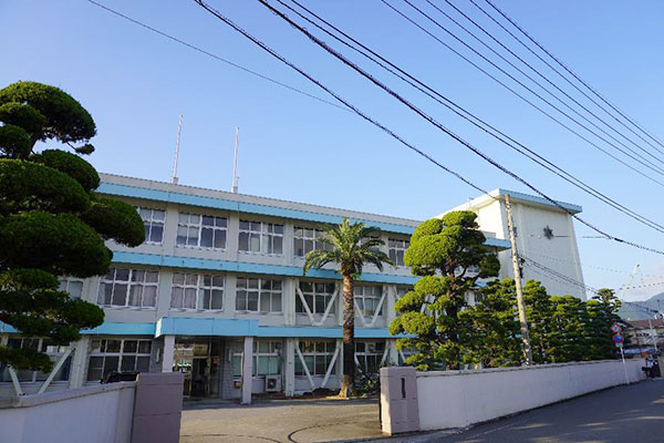 愛媛県立宇和島水産高校の写真